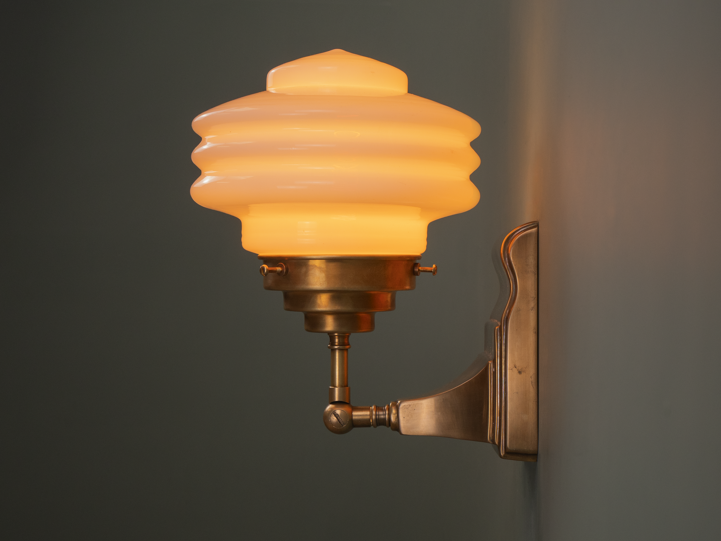 grove wall light side.png