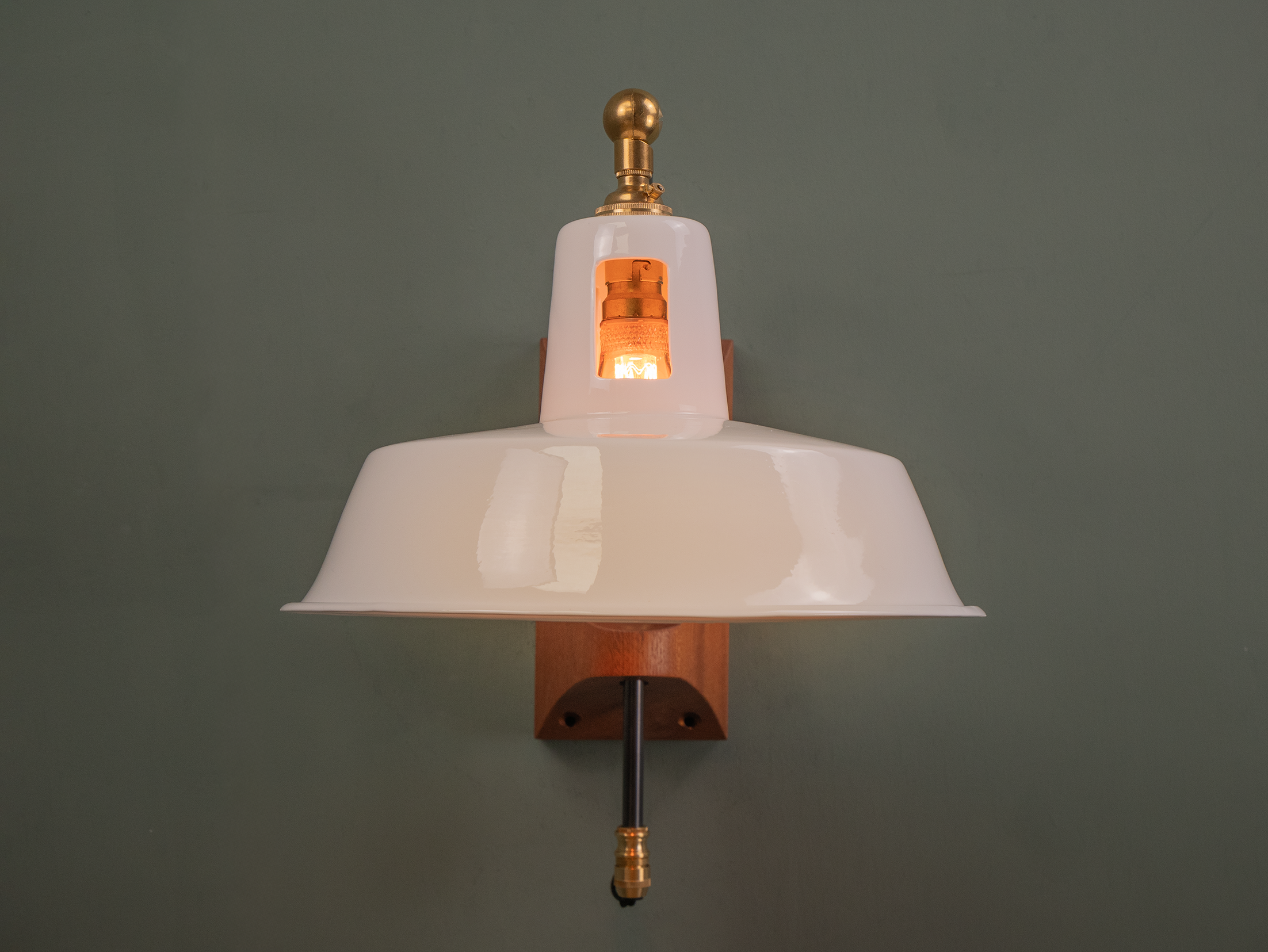 Wrackham wall light on.png