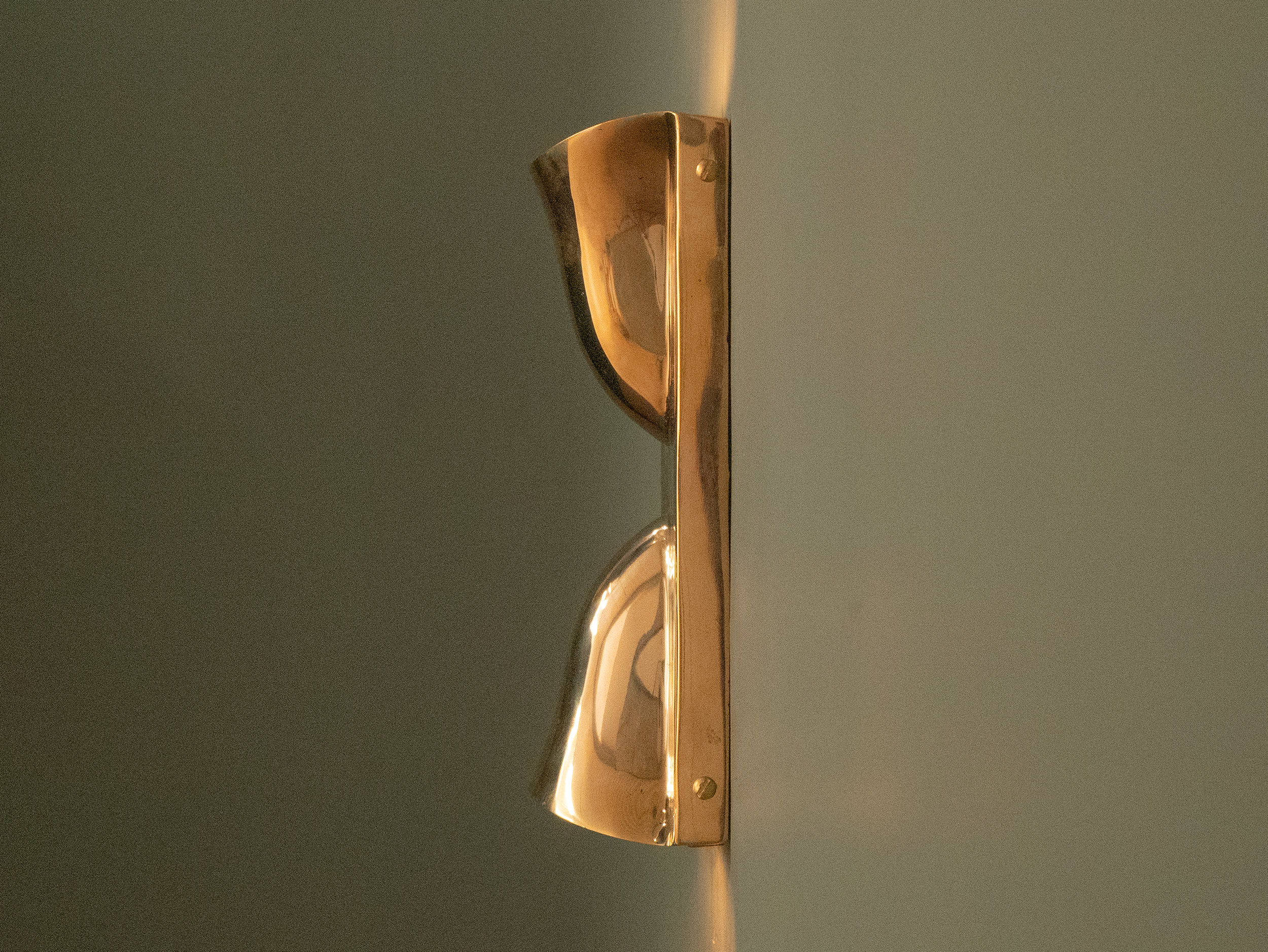 monserrat wall light side.png