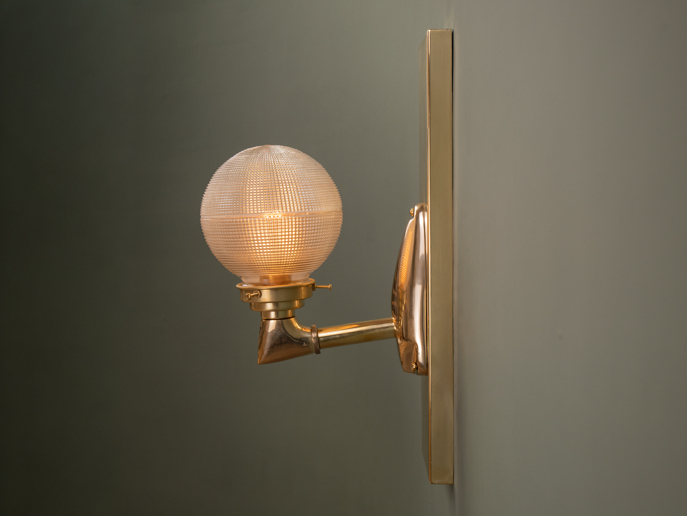 Stowe wall light side.png