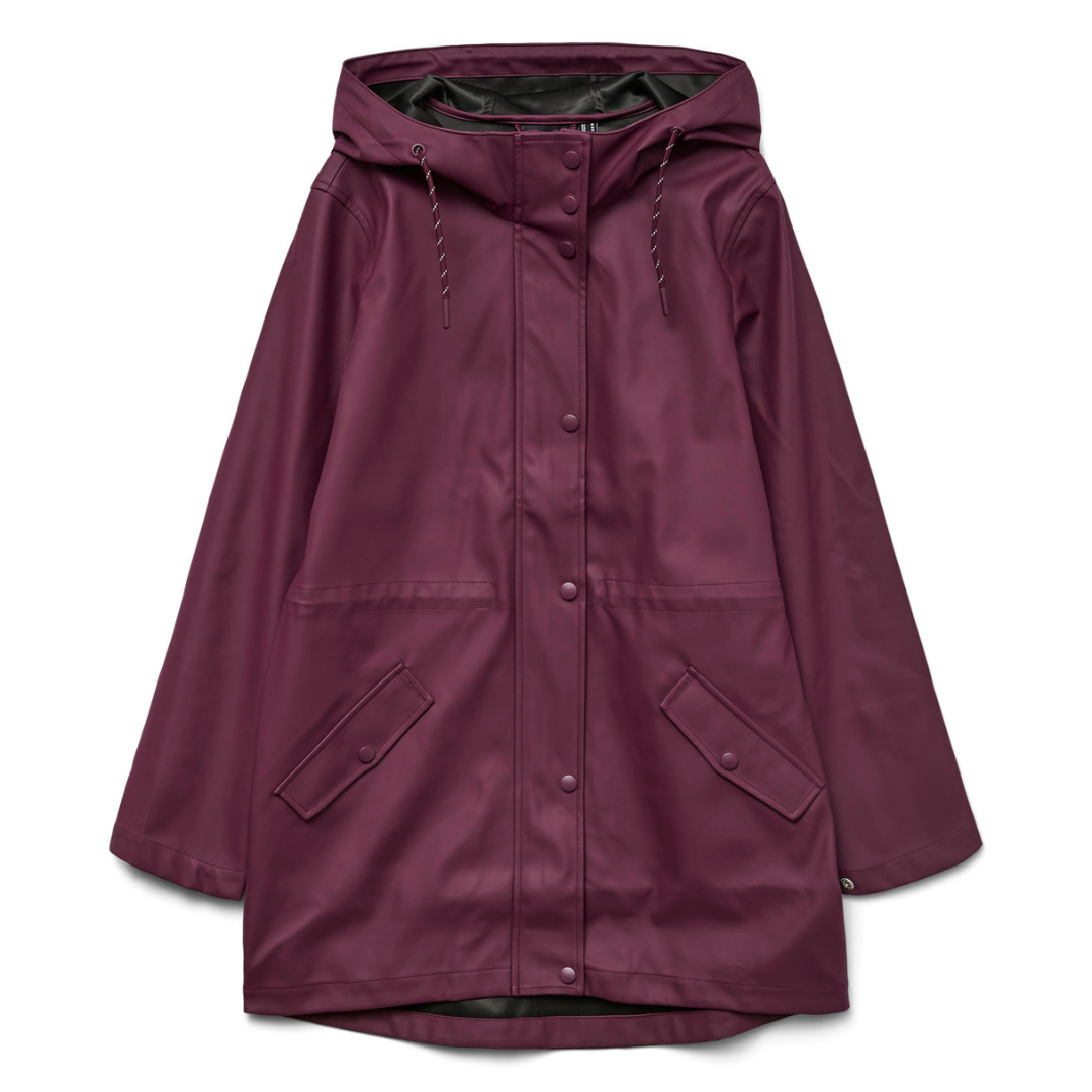 vmmalou-raincoat-winetasting.png