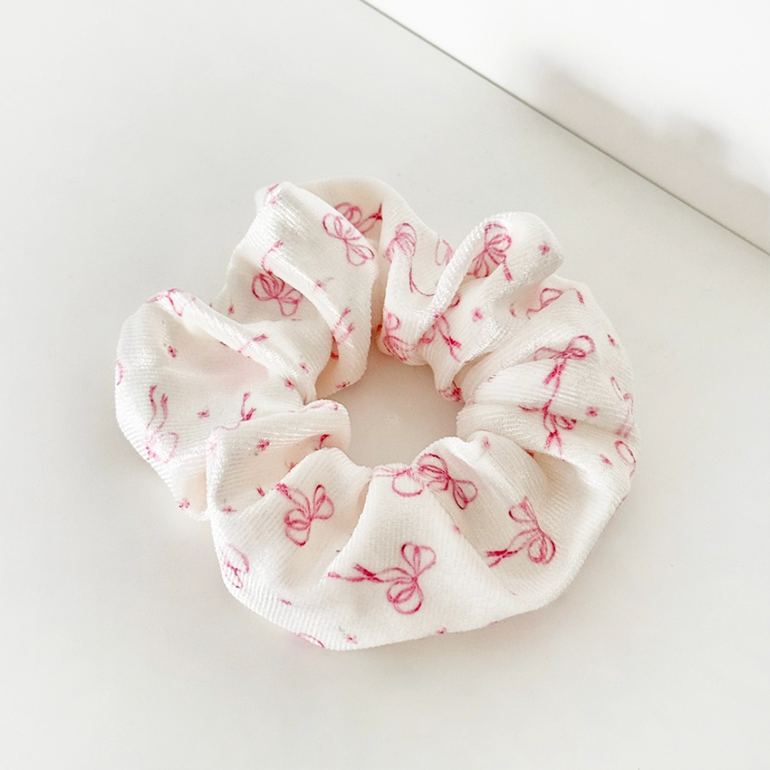 Dainty Bows Scrunchie .png