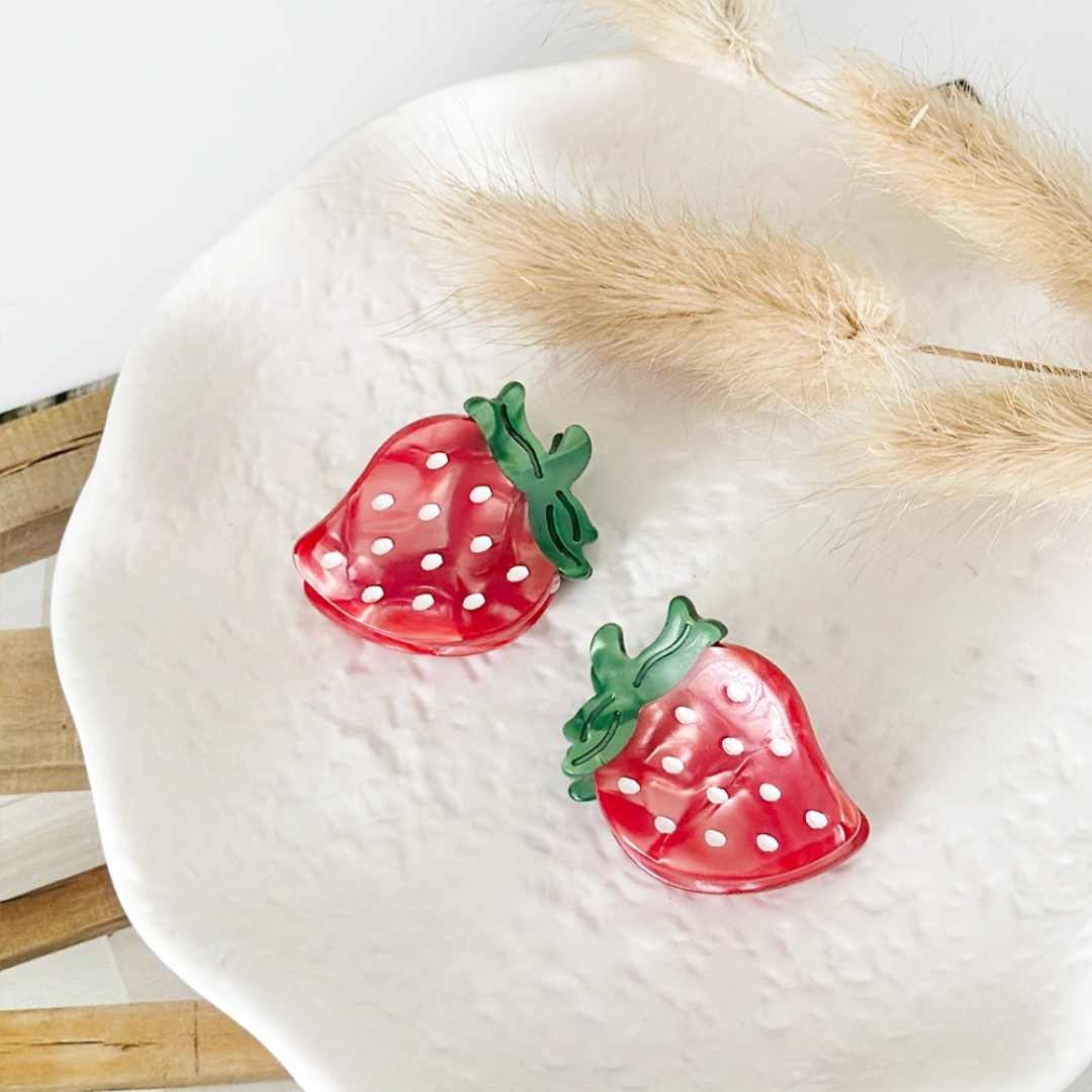 strawberry clips.png