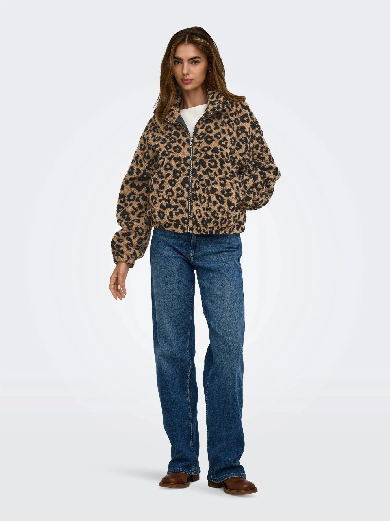 F_15374913_M_5094670_Front Full.jpg