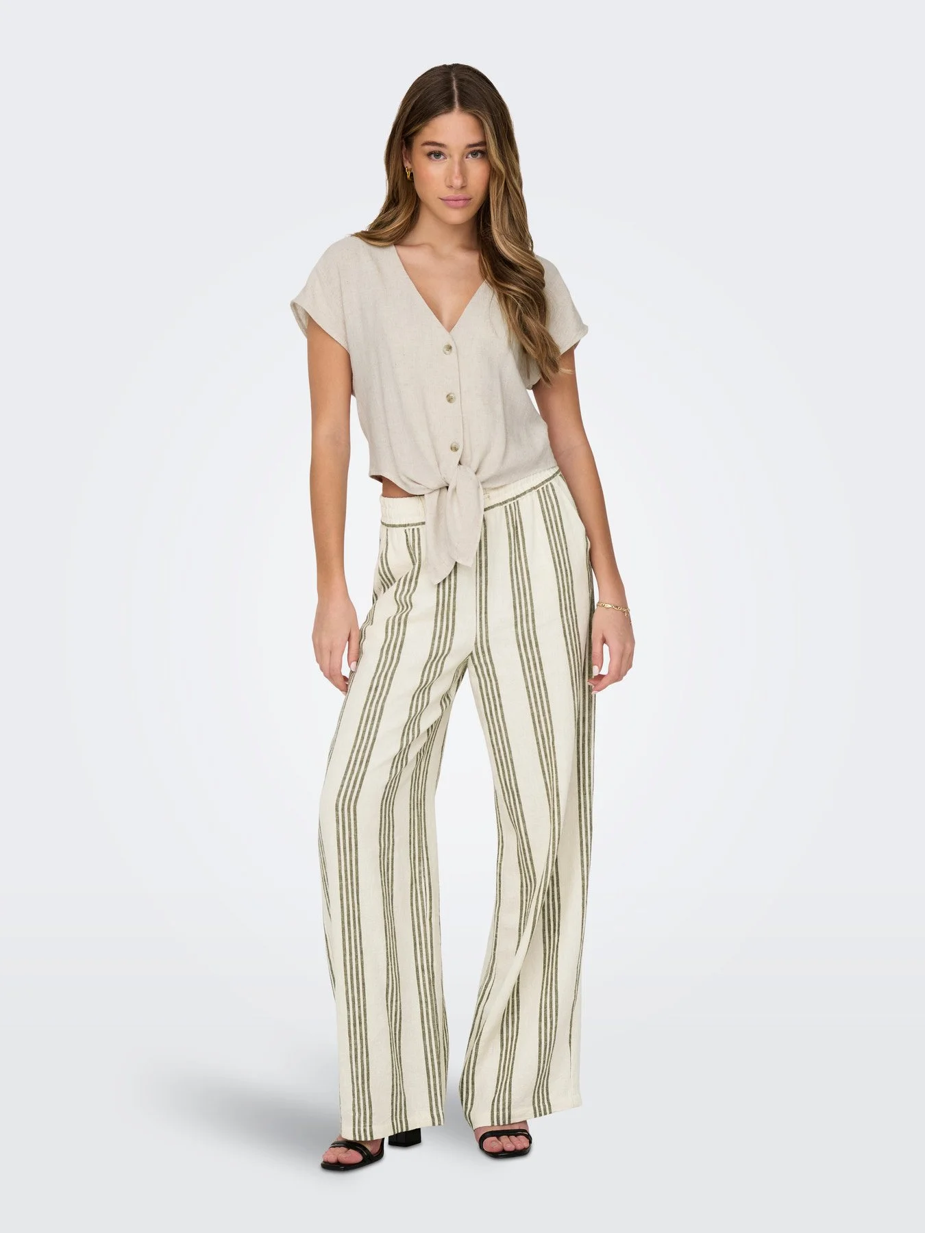 F_15322270_M_4486660_Front Full.jpg