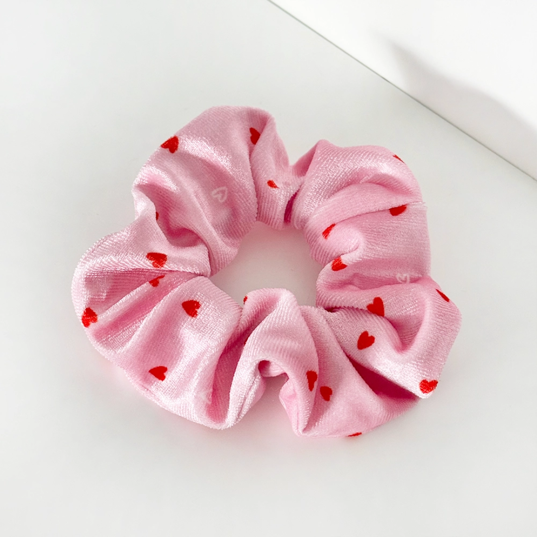 cute hearts scrunchie.png