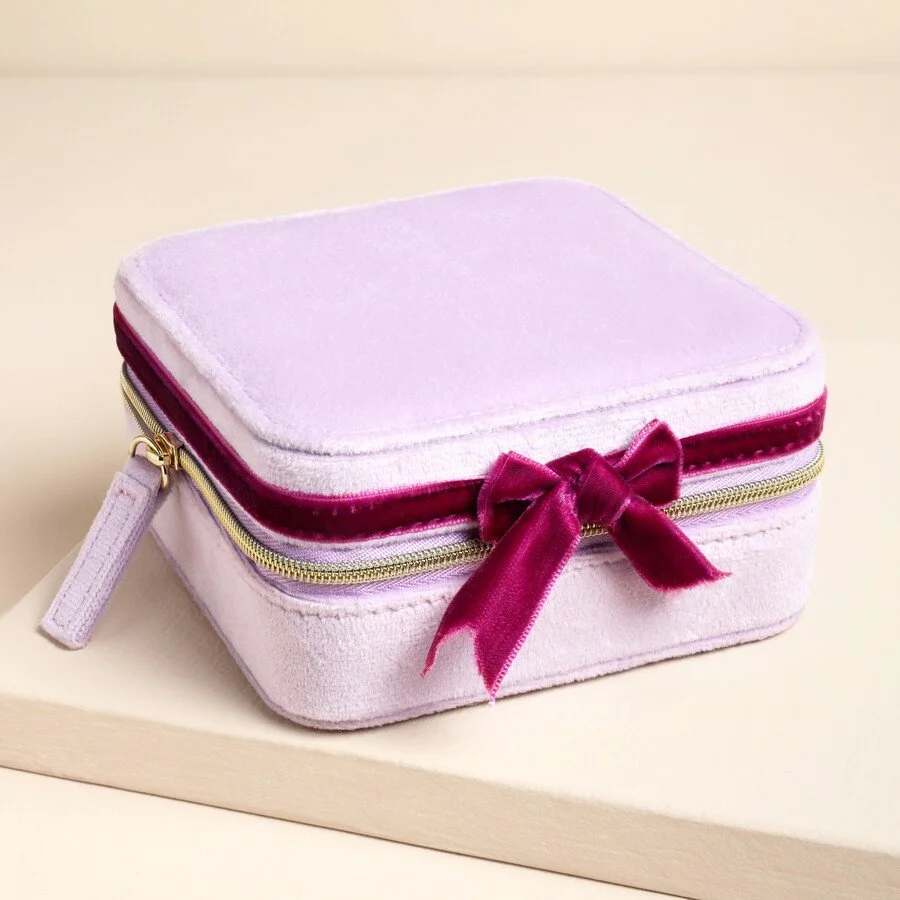 pink-burgundy-velvet-bow-square-travel-jewellery-case-80046-4x3a019-copy-900x900.jpeg