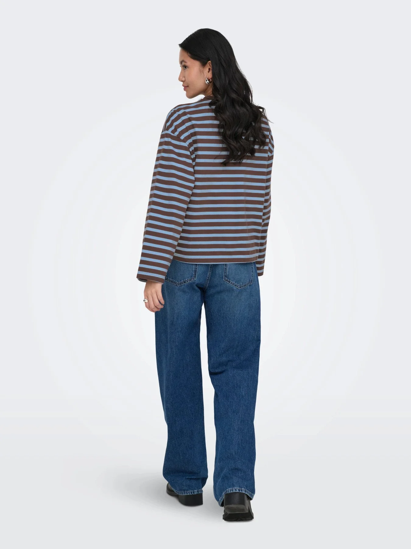 F_15381897_M_5100595_Back_1.jpg