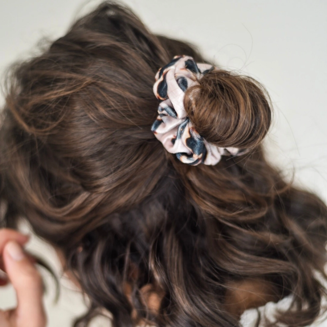 Ivory Tort Scrunchie2.png