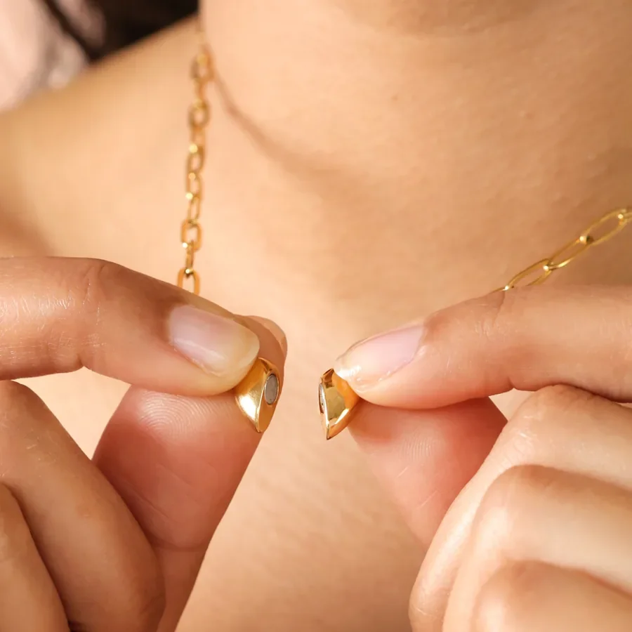 gold-stainless-steel-magnetic-heart-pendant-necklace-443a5823copy2-900x900.webp