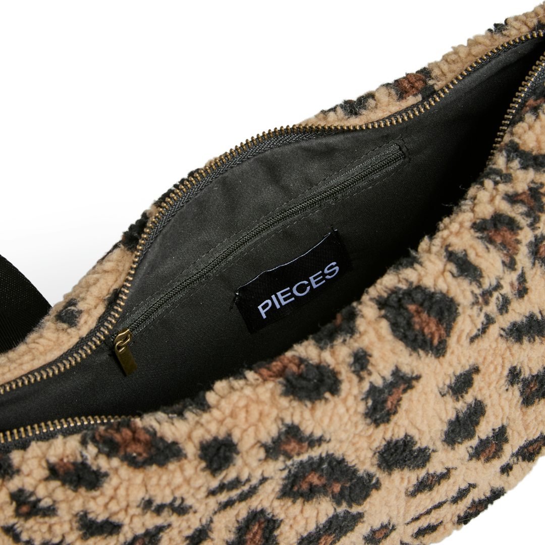 pcamanda-teddy-leopard-bag3.png