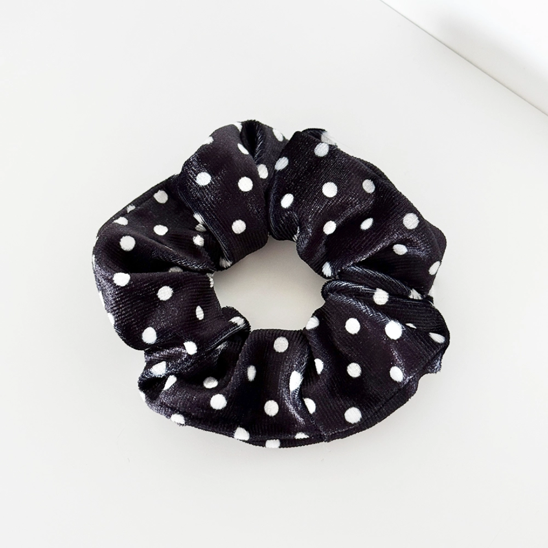 Black Polka Dot Scrunchie.png