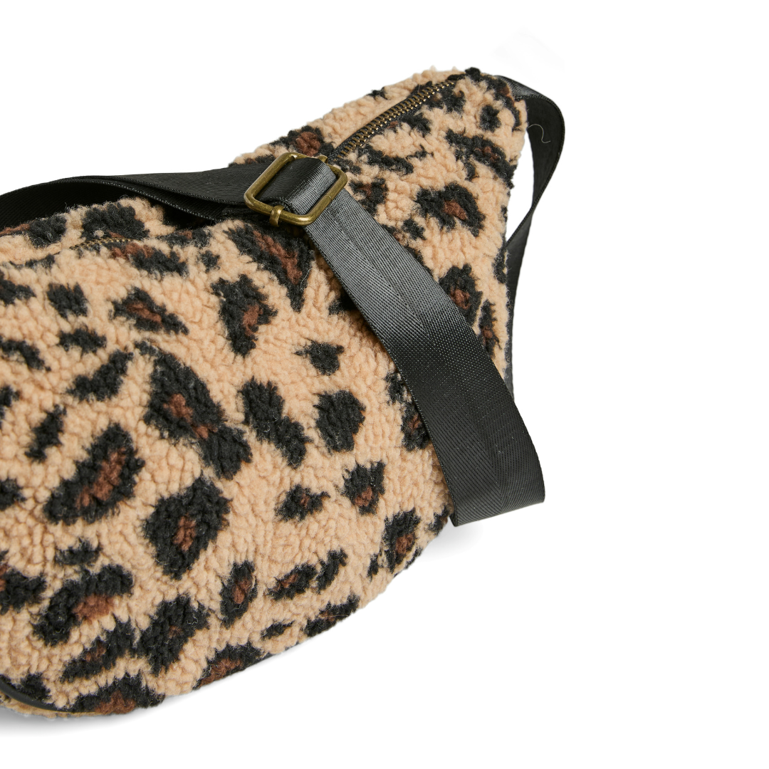 pcamanda-teddy-leopard-bag2.png