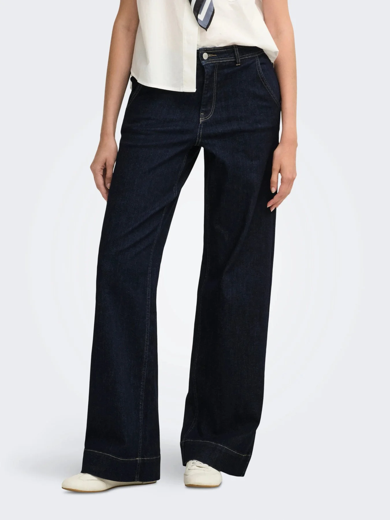 F_15370829_M_4976759_Front_1.jpg