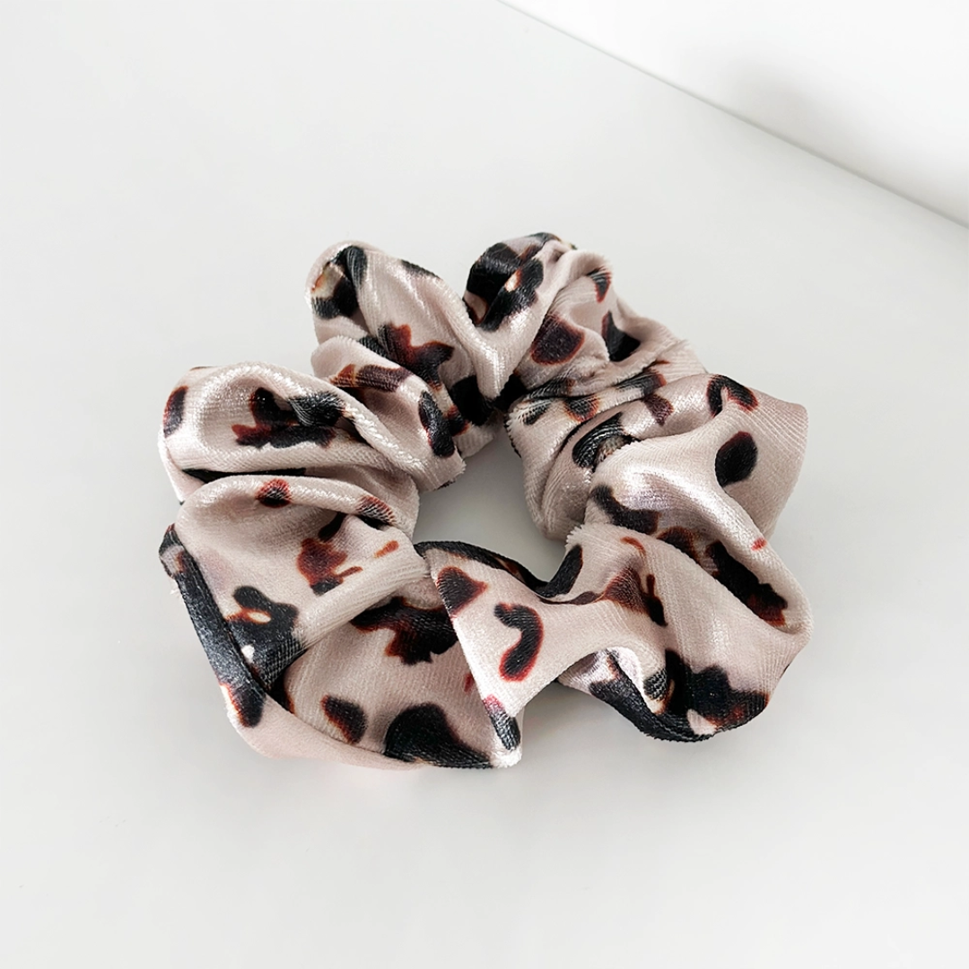 Ivory Tort Scrunchie.png