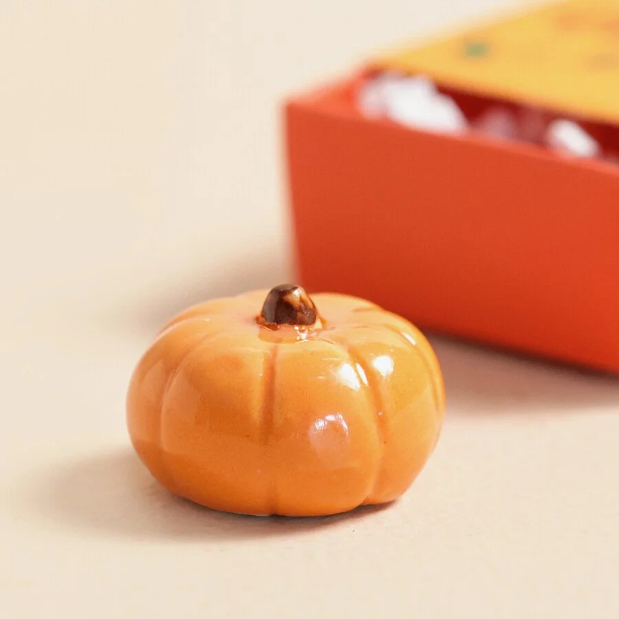 tiny-matchbox-ceramic-pumpkin-token-443a0506copy-900x900.jpeg