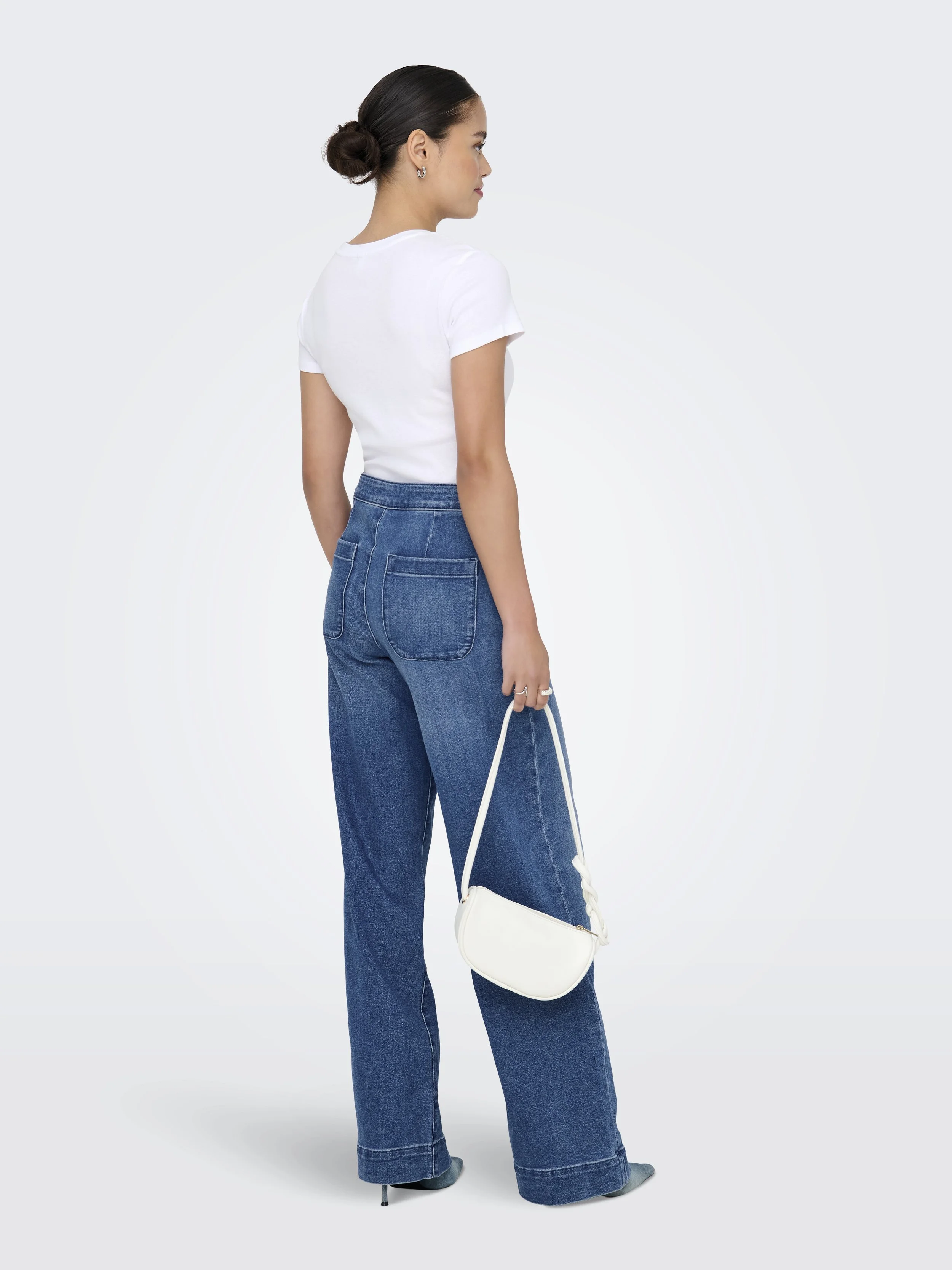 ONLY_SpringSummer2025_4844987_15356695_3.jpg