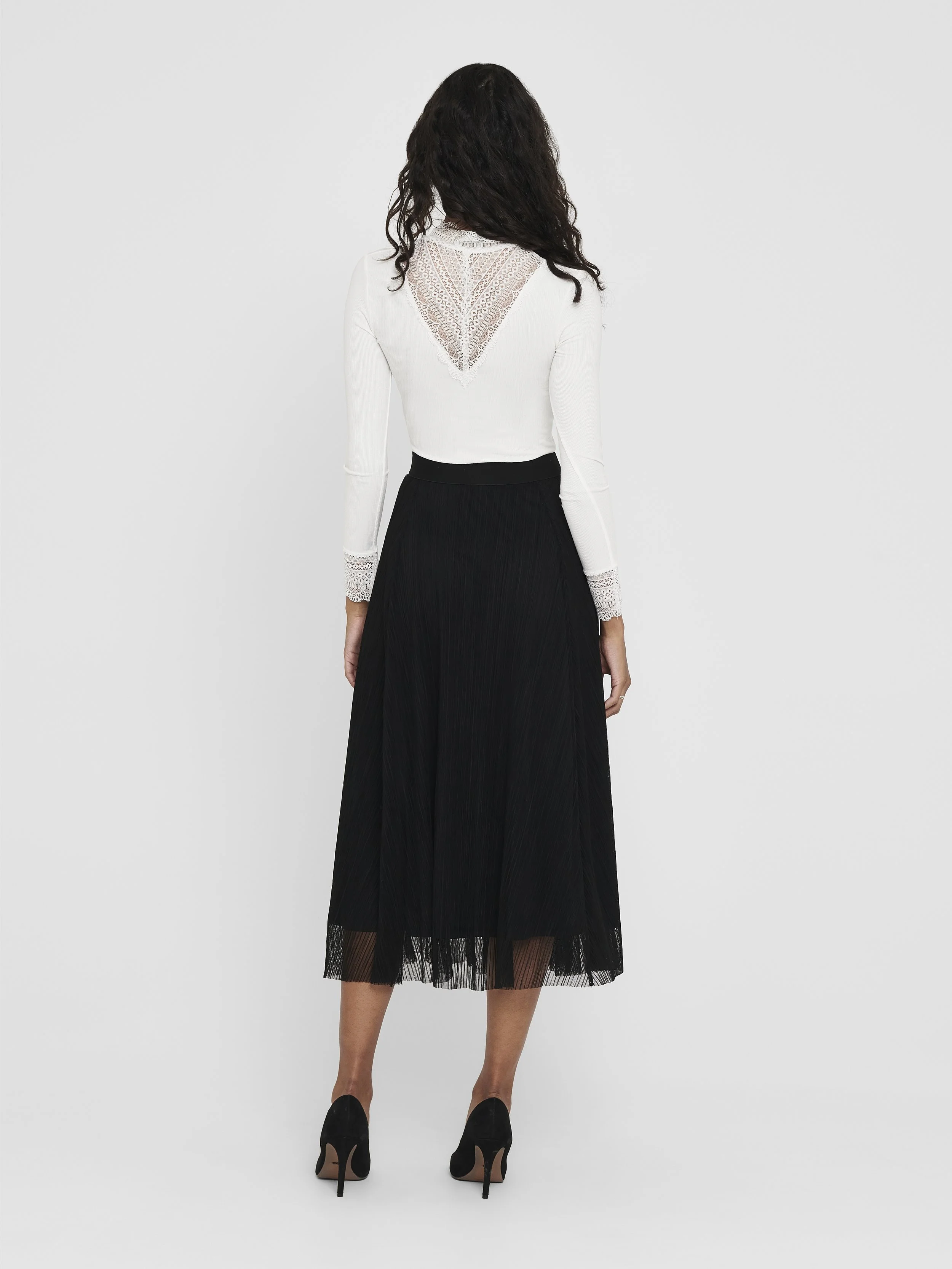 ONLY_SpringSummer2023_3527005_15214303_5.jpg