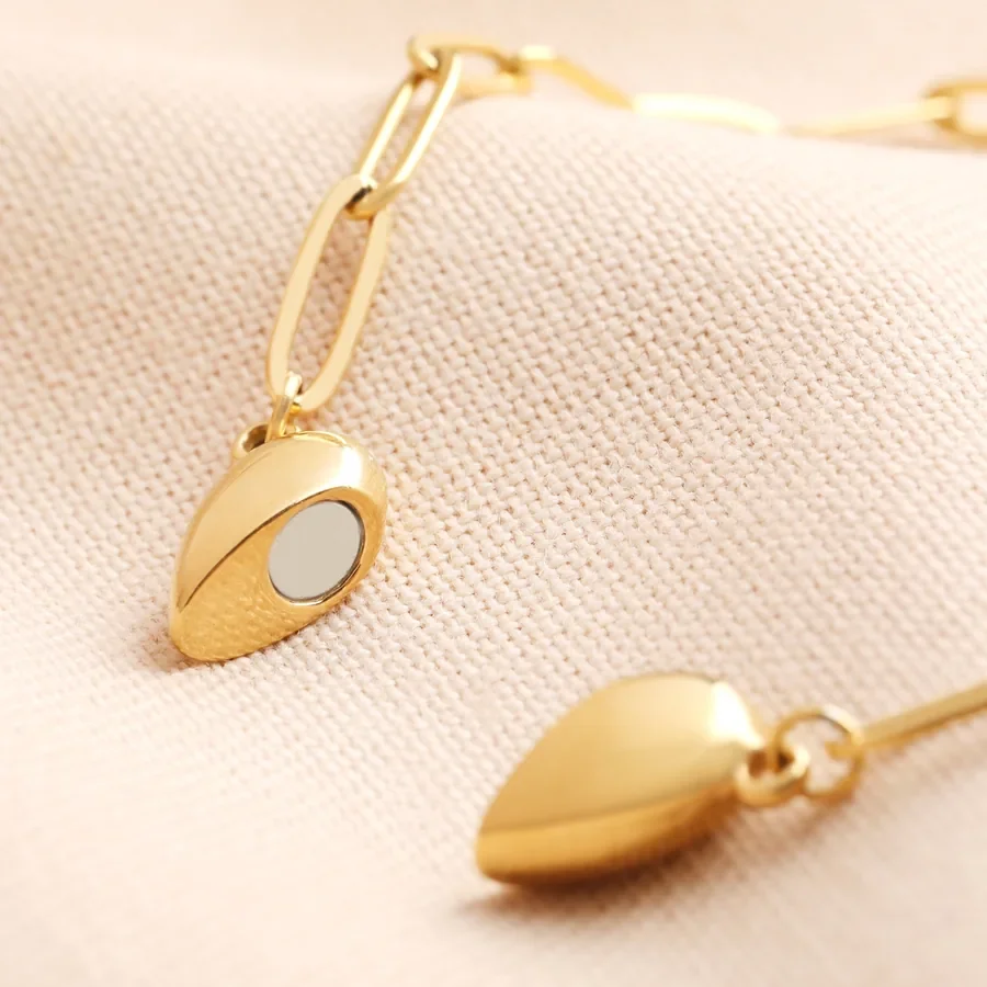 gold-stainless-steel-magnetic-heart-pendant-necklace-4x3a2027-copu-900x900.webp