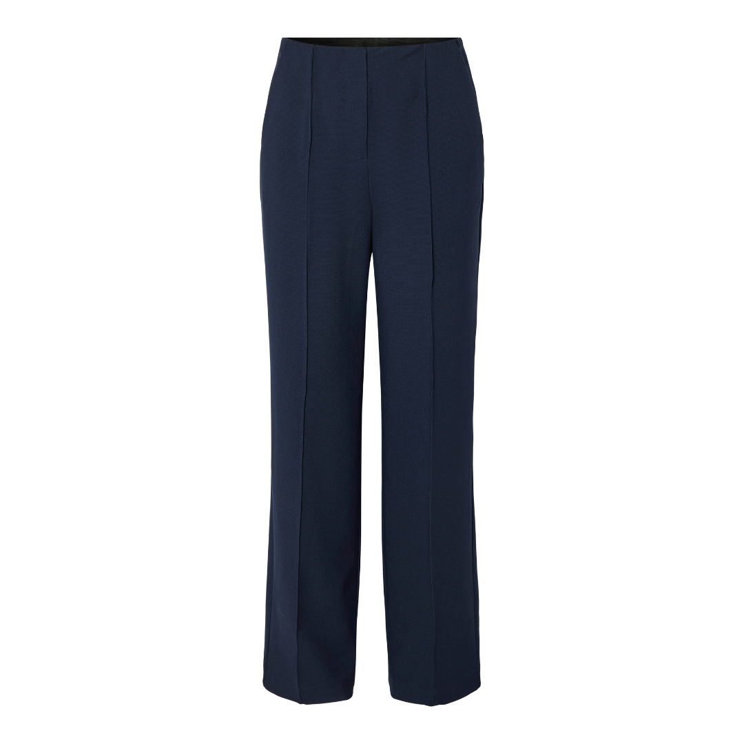yasreemaj-navy-blazer.png