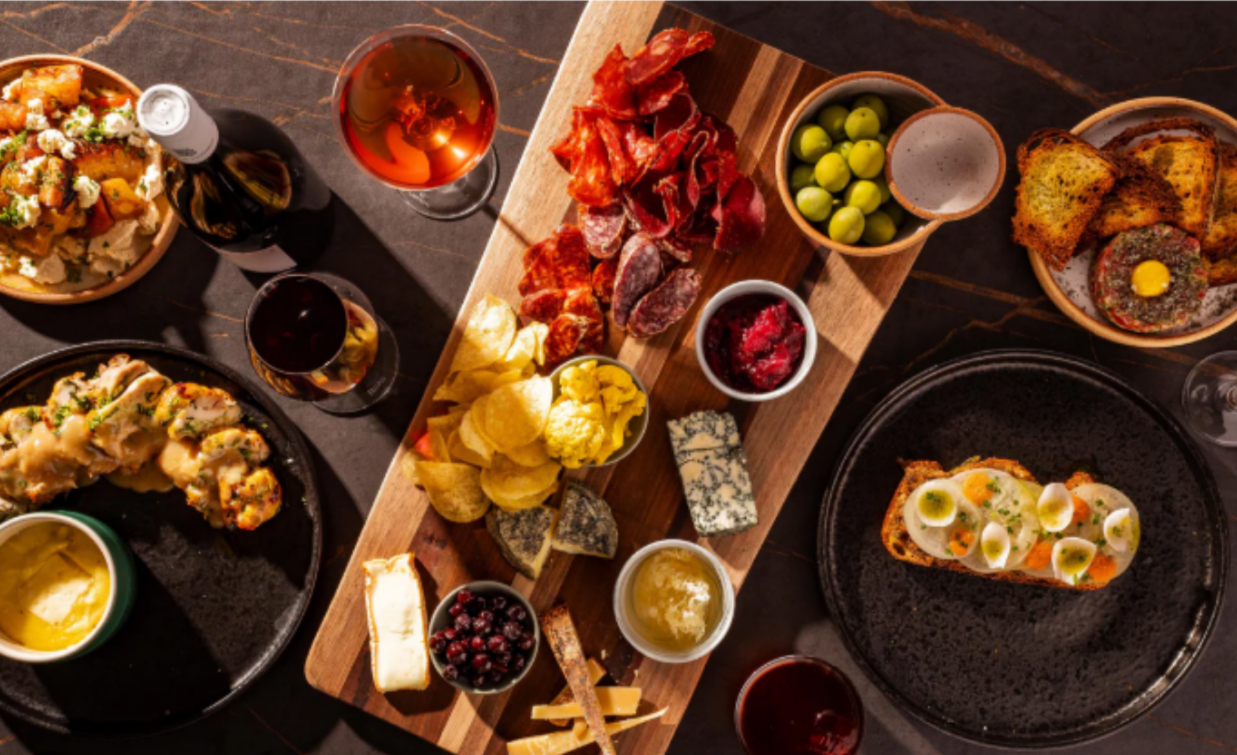 Toronto Dating Hub: Holiday Sip &amp; Spark Wine Tasting Mixer