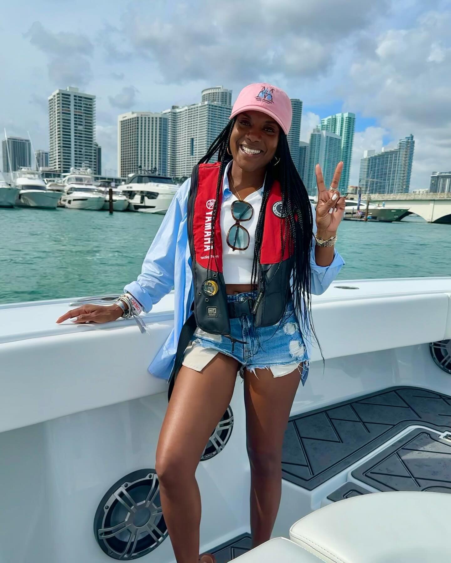 Last week our COO, Sharah, had the pleasure of attending the @discoverboating Miami International Boat Show for the second year! 

@miamiboatshow is the largest boat and yacht show in the world!  You can check out everything from kayaks to superyacht