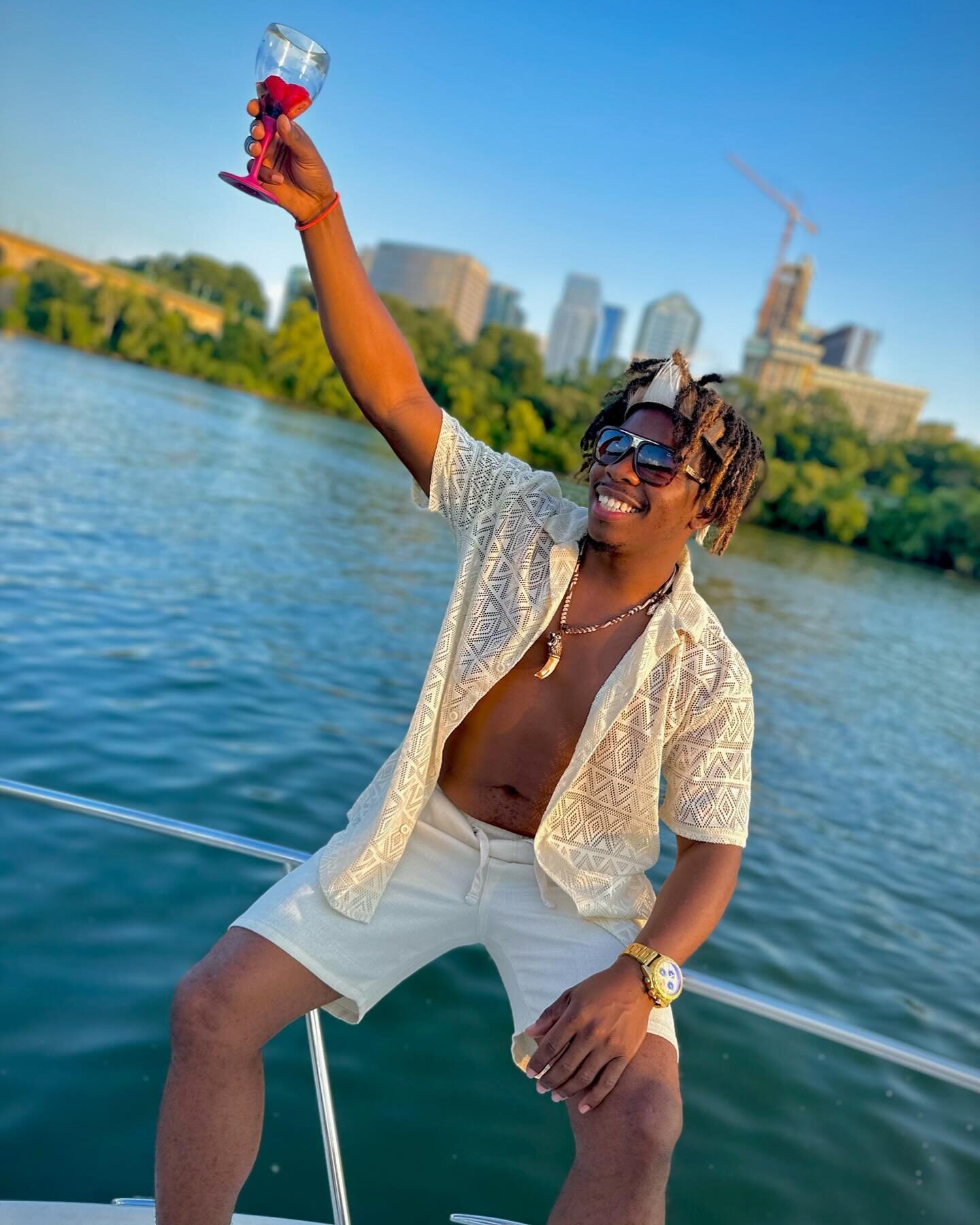 Cheers to the weekend, y&rsquo;all!!!⚓️🍷

#myc #mahoganyyachtcharters #mahogany #blackownedbusiness #womenownedbusiness #dcyachts #dropanchor #weprovidethevibes #partyonthepotomac #only1dc #seesomedc #dmv #washingtondc #maryland #virginia #blackgree