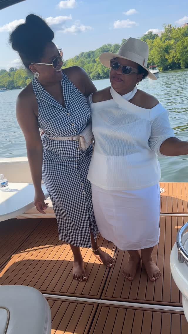Treat Mom to the luxury she deserves this Mother’s Day — book your private charter with Mahogany and create unforgettable memories on the water💕
Limited spots available, so don’t wait! Click the link in our bio to make your reserv