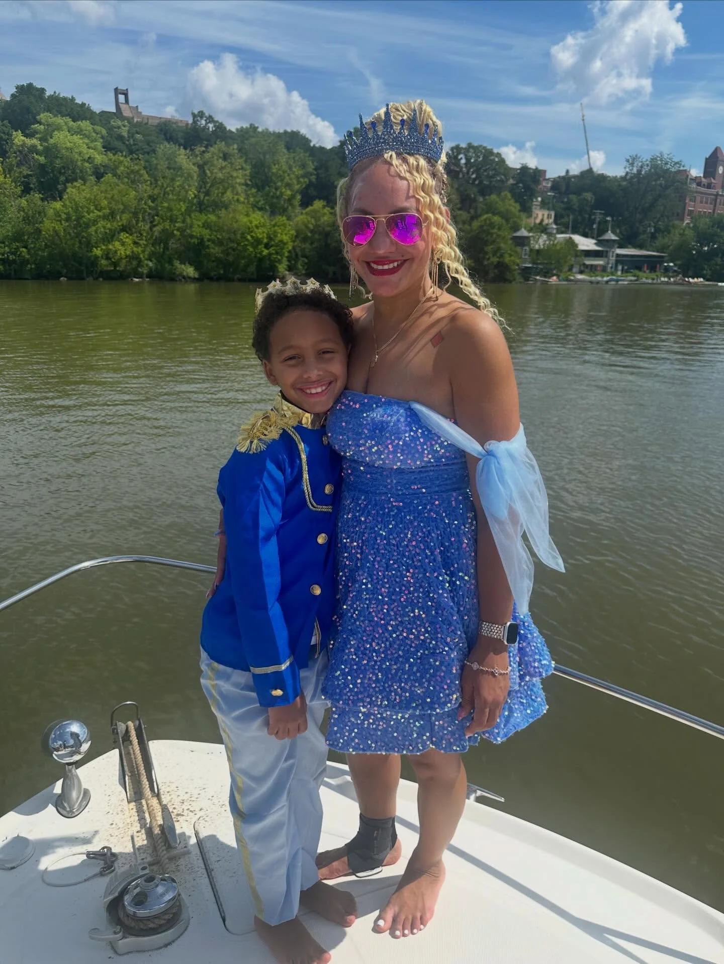 The holidays are the perfect time to give them what they really want 🎁✨
A Mahogany Yacht Charters gift certificate.

It may be cold now, but boat season is only three months away and nothing beats having a luxury experience already on the calendar. 