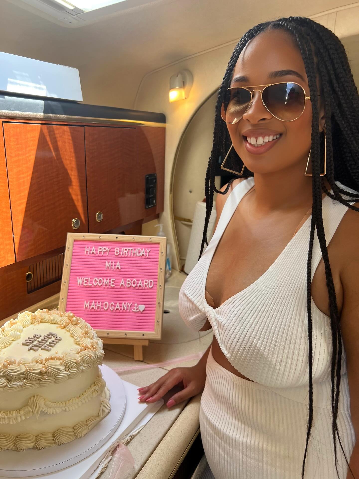 Celebrating on the water deserves something just as beautiful on the table💫

We love supporting woman-owned businesses like @cakesbylalae &mdash; creating beautiful cakes that add the perfect luxury touch to your special occasion charter aboard Maho