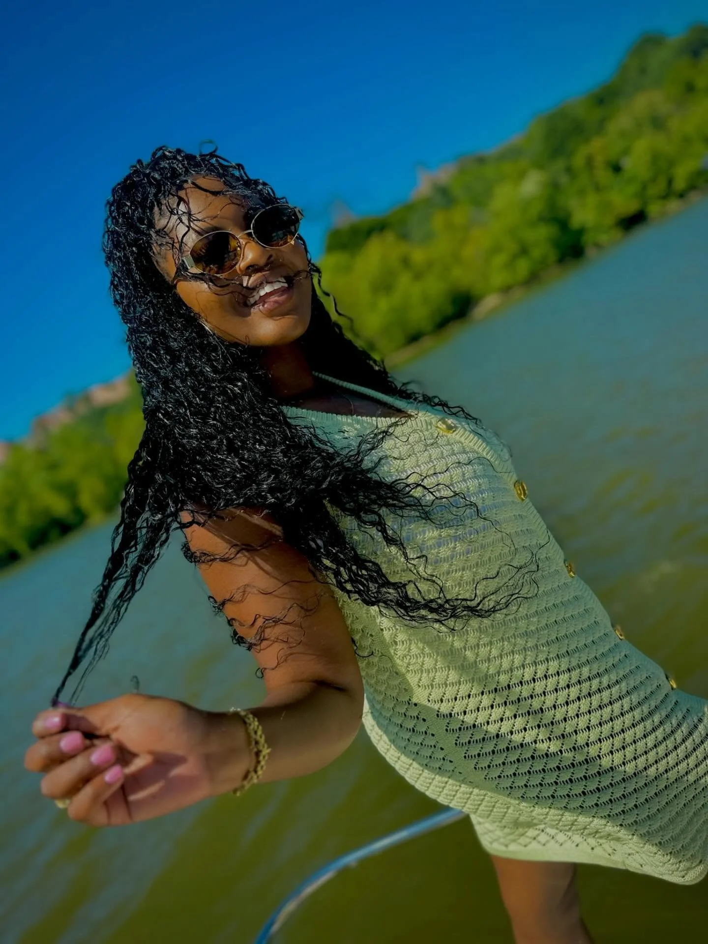 Sun out. Hair moving. Boat season activated. ☀️🌊

If you needed a sign to book your charter, this is it. 
Your best boat day starts aboard Mahogany! 🛥️⚓️

#mahogany #boatseason #bestdays #womenownedbusiness #washingtondc