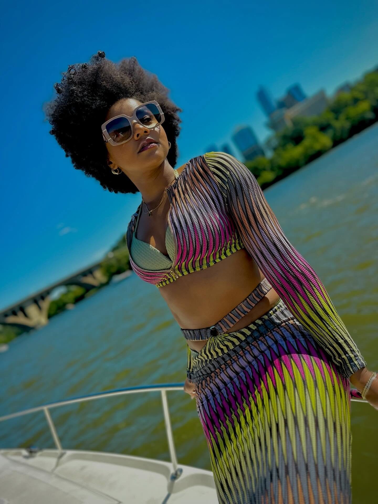 Only 3 more days until boat season returns and we&rsquo;re counting down to blue skies, champagne moments, and that perfect new profile pic 📸✨

Step aboard Mahogany, strike a pose, and let the Potomac River and iconic Washington, D.C. backdrop do th