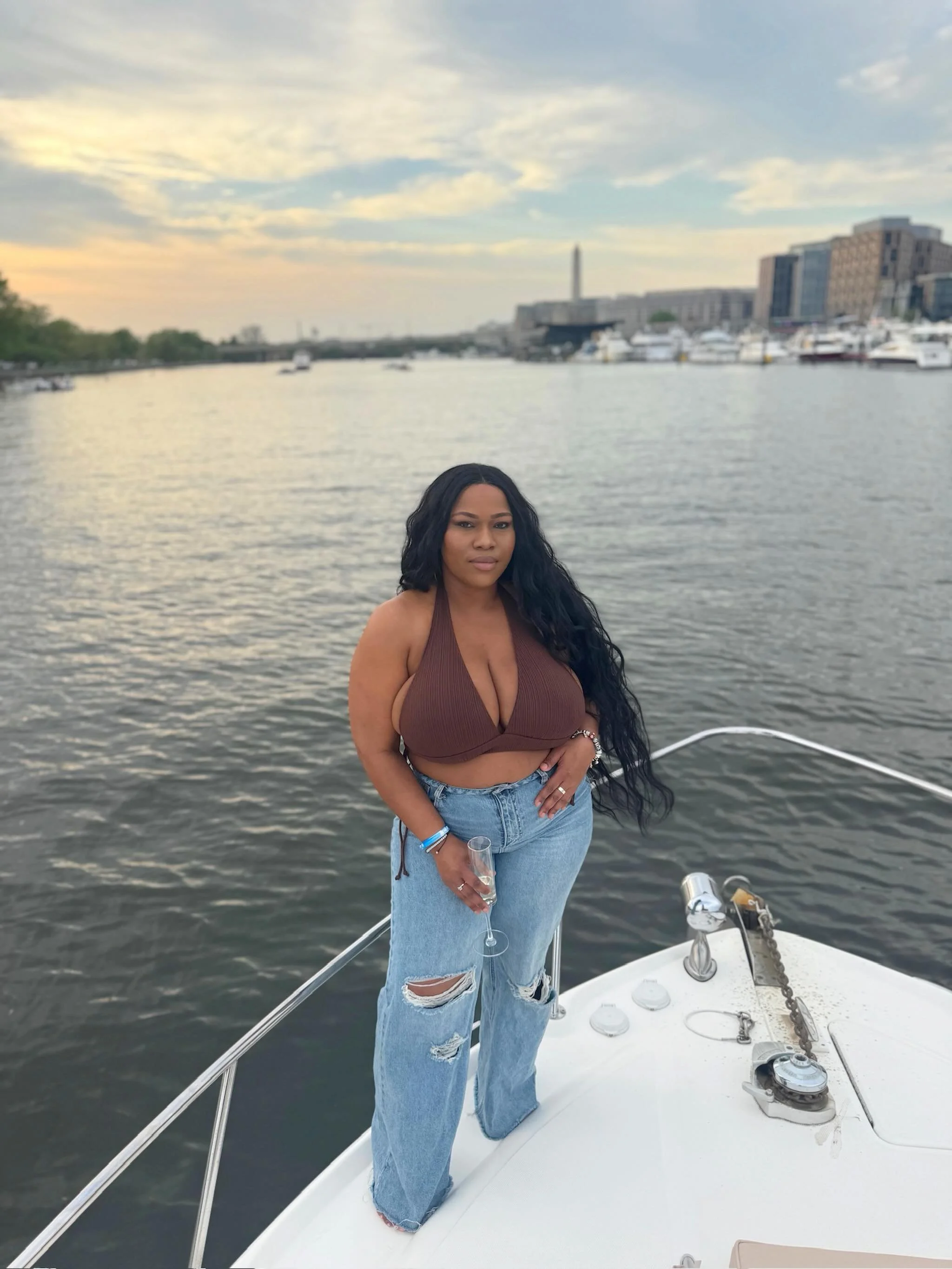 There&rsquo;s no better backdrop than the DC waterfront.
This season, make the plans, take the pictures, book the yacht✨🛥️

#mahogany #boatbabes #blackgrlthings #blackownedbusiness weprovidethevibes