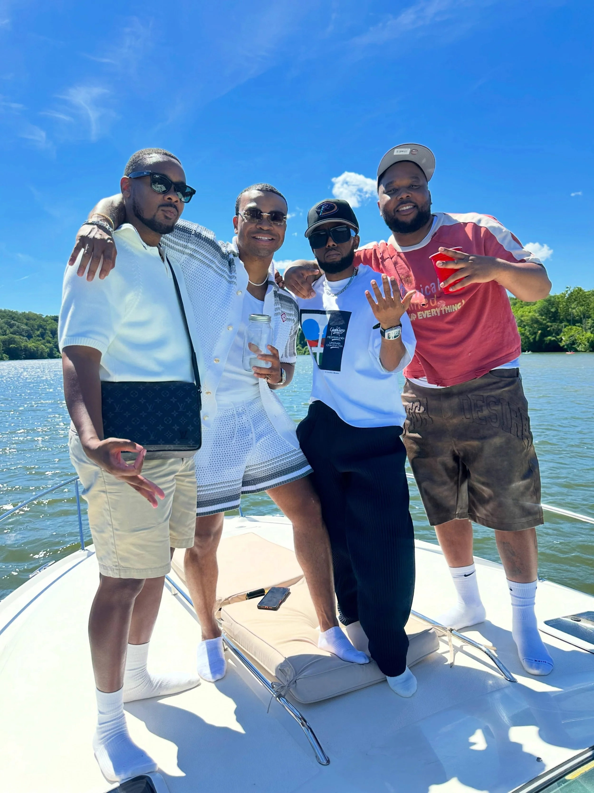 Who said Mahogany was just for the girls?! 😎⚓️

The guys love Mahogany too! From birthdays to bachelor celebrations, date nights to just kicking back with the crew&hellip;. there&rsquo;s always room for the fellas on the water. 🥂🛥️

Good vibes. Gr