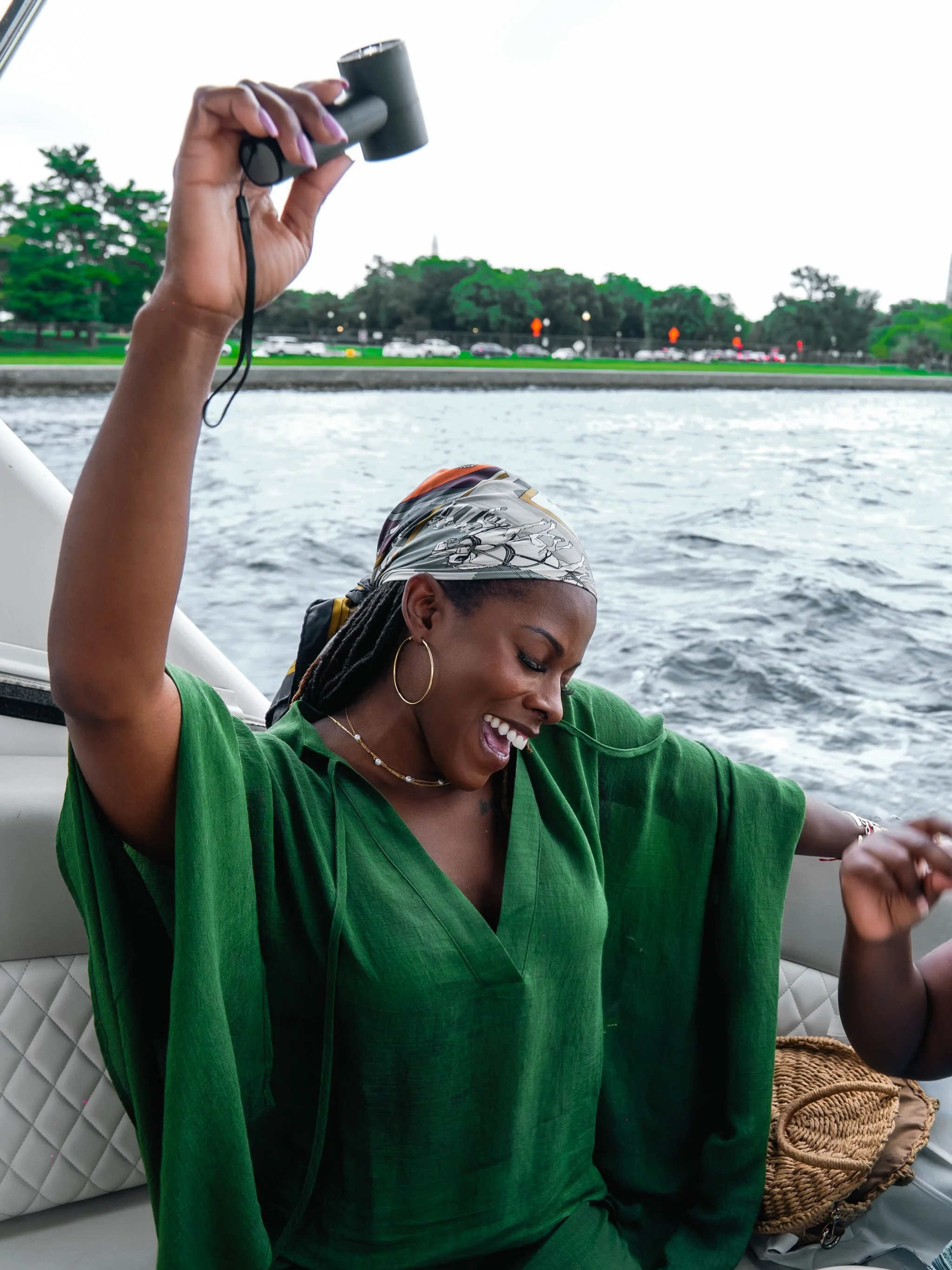Sunday Funday looks a little better aboard Mahogany! 💚🛥️🌊

Good vibes, Potomac views, and nowhere else we&rsquo;d rather be! 🥂 Who said the weekend fun had to end?

#MahoganyYachtCharters #SundayFunday #DCBoatLife #DropAnchor #washingtondc