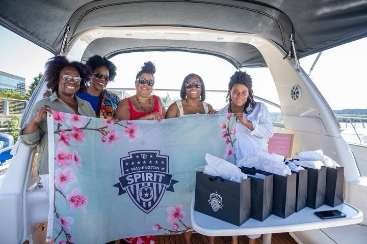 🛥️💙 The Spirit Sails Sweepstakes! 💙⚽️

Earlier this season, we had the pleasure of welcoming our Spirit Sails Sweepstakes winner and her guests aboard Mahogany for a fabulous 3-hour charter on the Potomac sponsored by @washingtonspirit 🛥️✨ And th