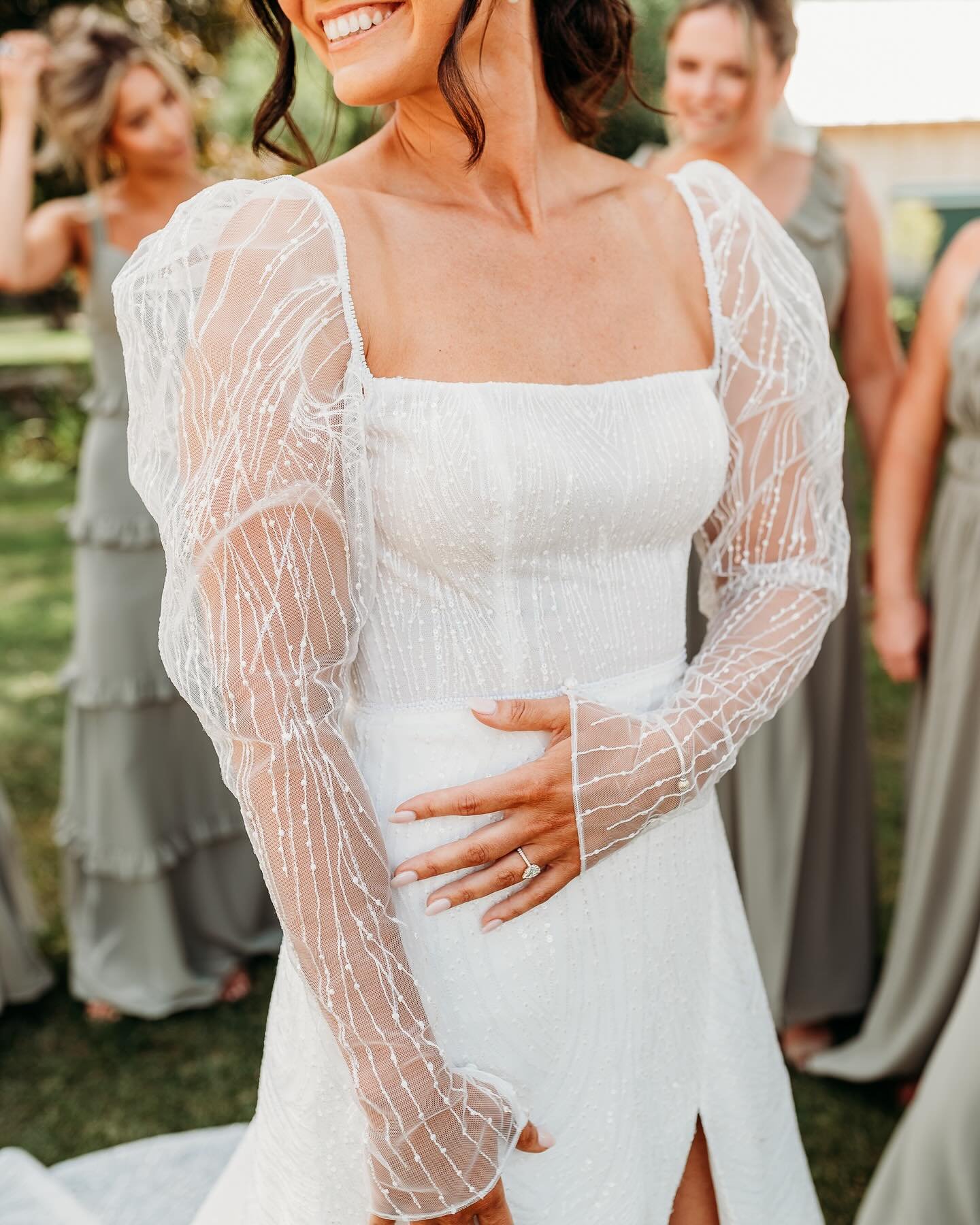 A moment for these sleeves ✨

This may be one of my absolute favorite dresses, elegant, dainty but also sophisticated!

Venue @powdermajorsfarm
Catering @mr.jackscatering
Bar @prbartending
Photo @alittleheartphoto
Content creator @marriedandsocial
Fl