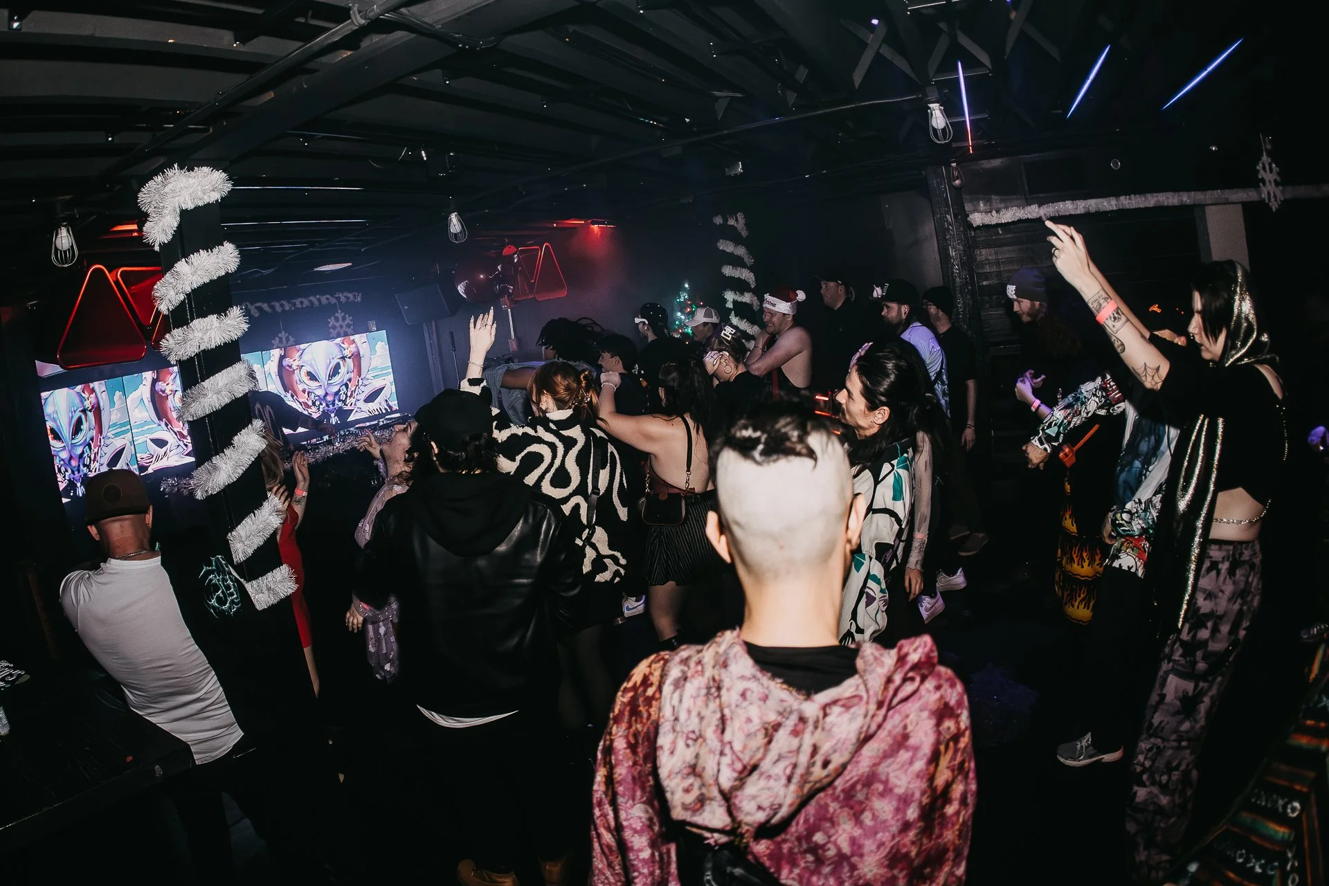 HOT HEAT BEATS-SHATTER THE HALLS 25-ARA.MEDIUM_-66.jpg