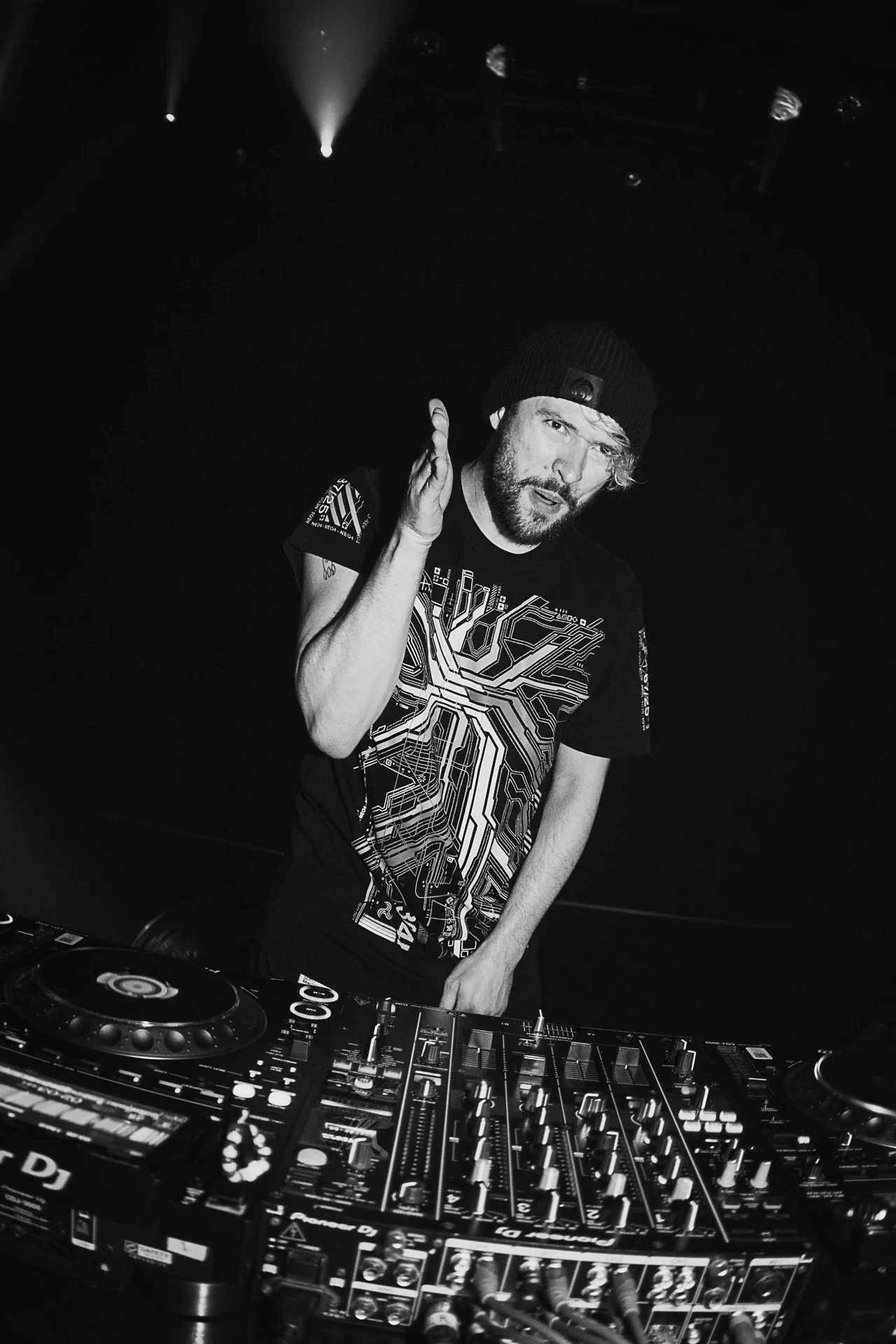 VIRTUAL RIOT