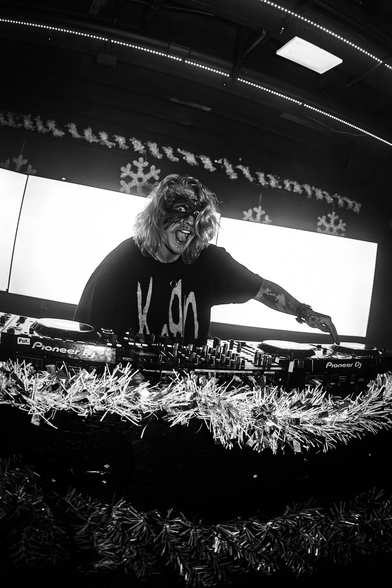 HOT HEAT BEATS-SHATTER THE HALLS 25-ARA.MEDIUM_-61.jpg