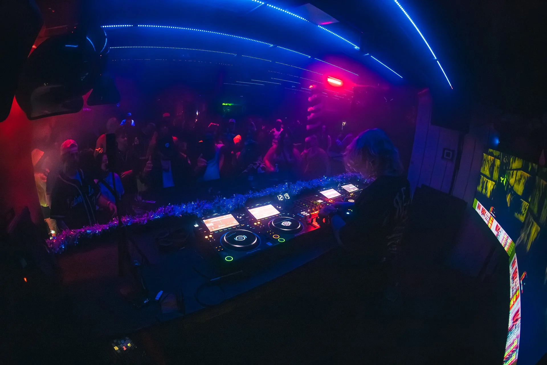 HOT HEAT BEATS-SHATTER THE HALLS 25-ARA.MEDIUM_-55.jpg