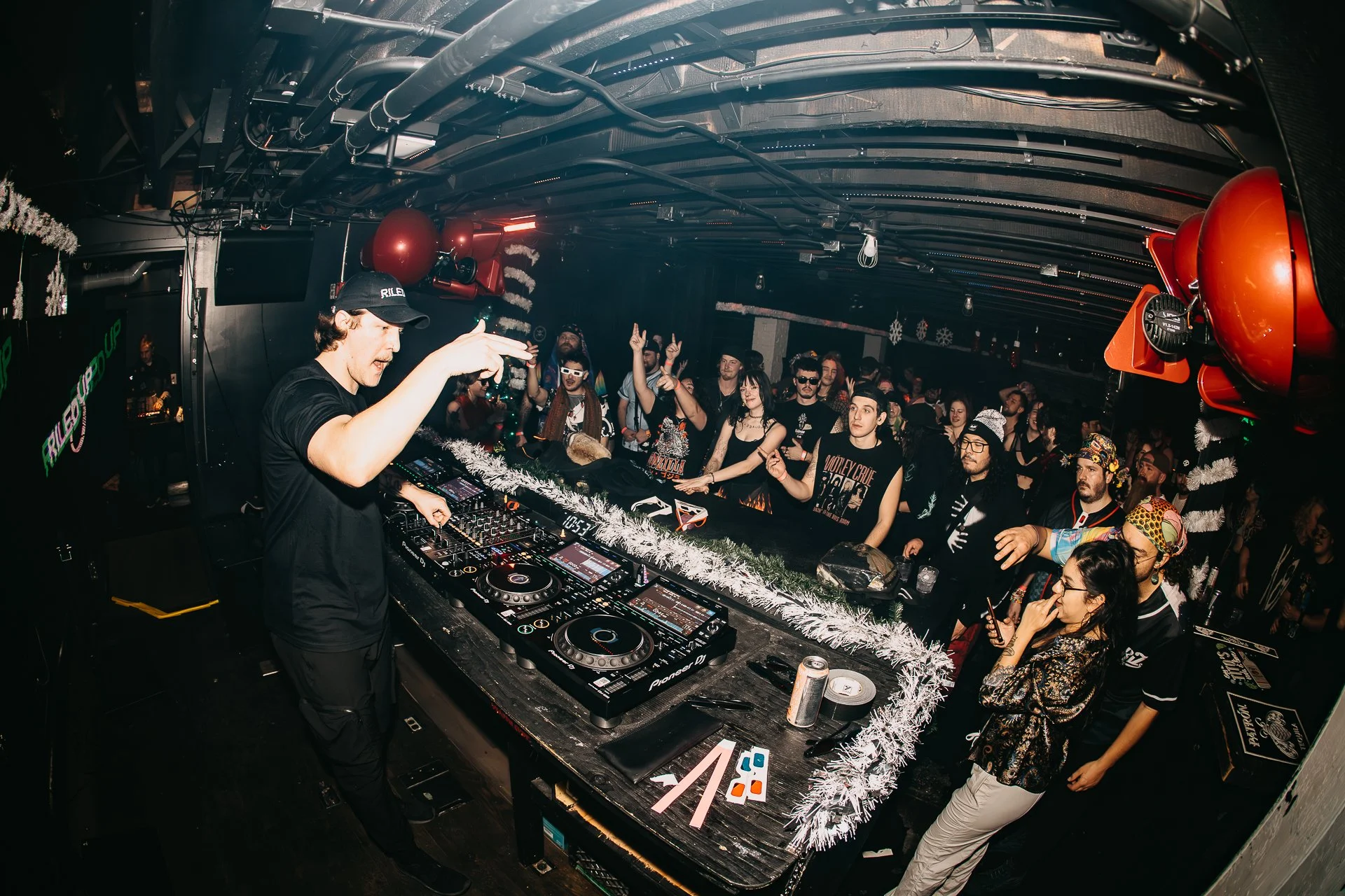 HOT HEAT BEATS-SHATTER THE HALLS 25-ARA.MEDIUM_-24.jpg