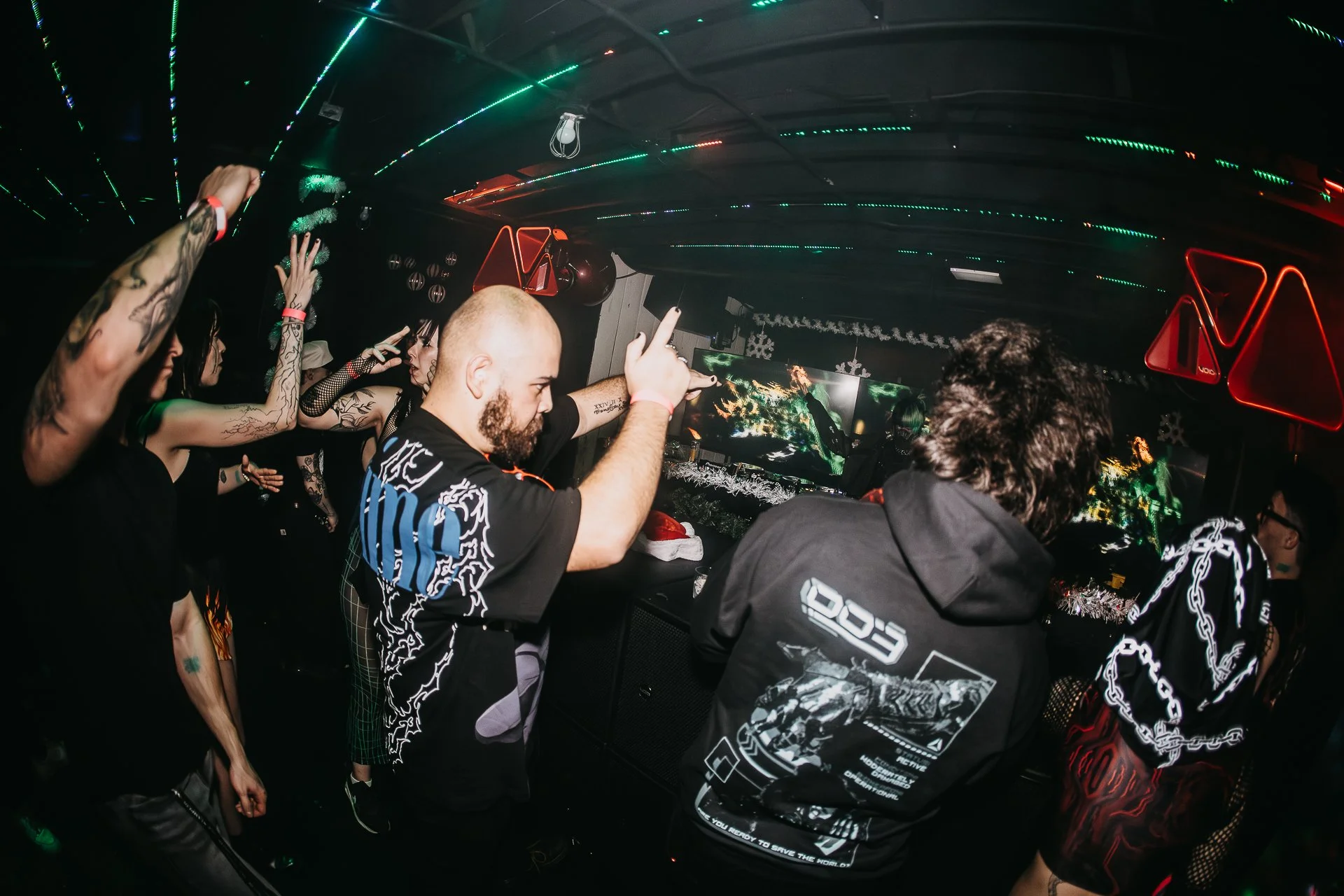 HOT HEAT BEATS-SHATTER THE HALLS 25-ARA.MEDIUM_-98.jpg