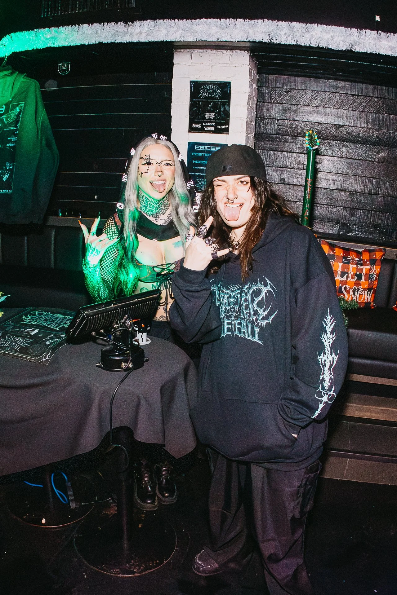 HOT HEAT BEATS-SHATTER THE HALLS 25-ARA.MEDIUM_-5.jpg