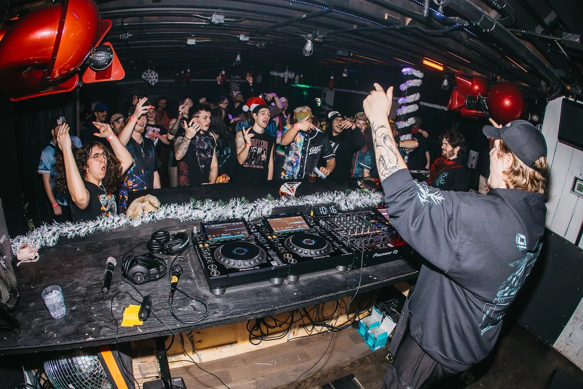 HOT HEAT BEATS-SHATTER THE HALLS 25-ARA.MEDIUM_-20.jpg