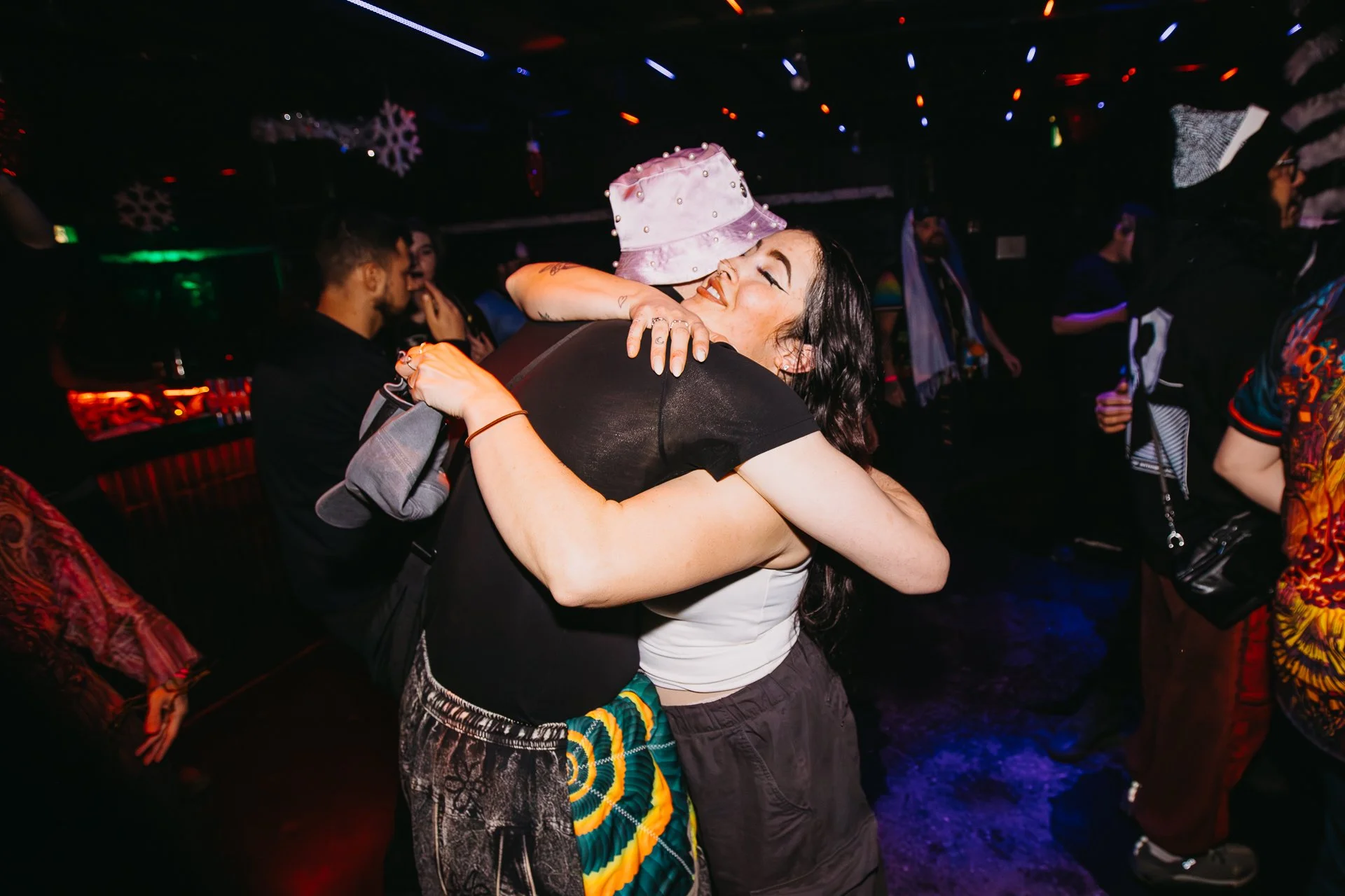 HOT HEAT BEATS-SHATTER THE HALLS 25-ARA.MEDIUM_-10.jpg