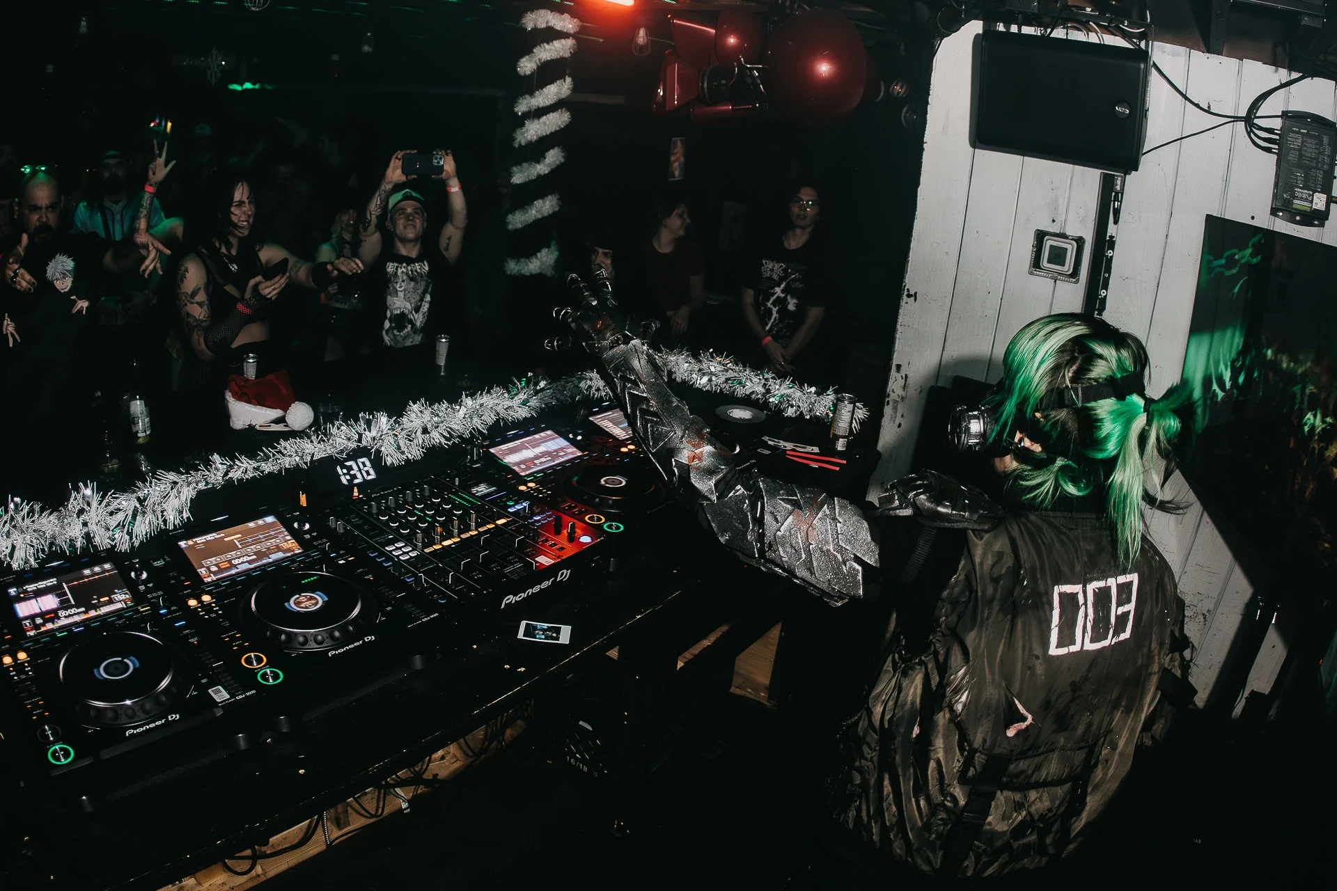 HOT HEAT BEATS-SHATTER THE HALLS 25-ARA.MEDIUM_-95.jpg