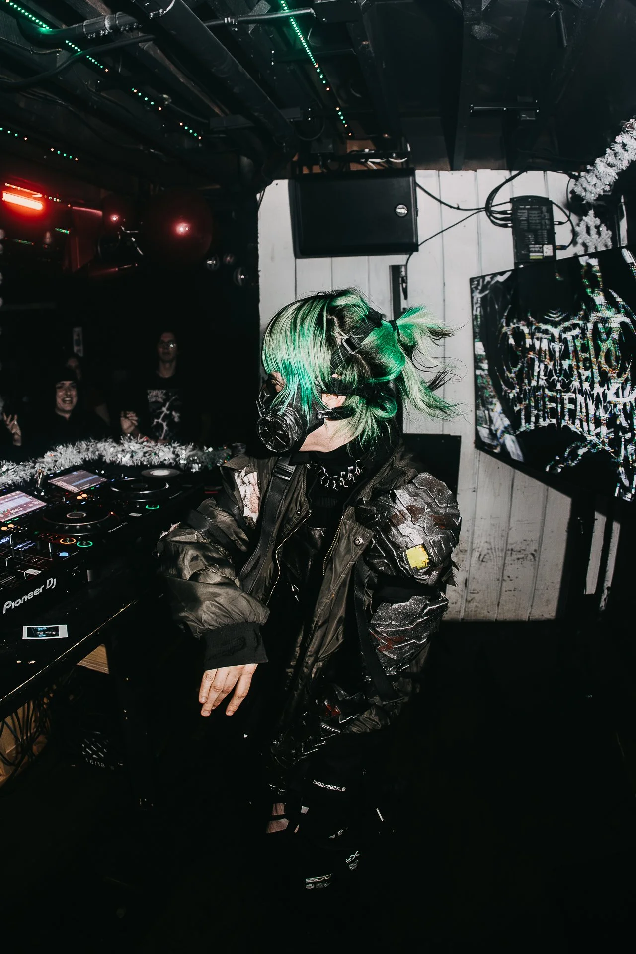 HOT HEAT BEATS-SHATTER THE HALLS 25-ARA.MEDIUM_-93.jpg