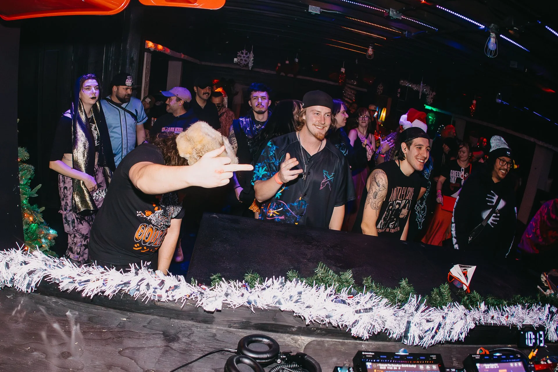 HOT HEAT BEATS-SHATTER THE HALLS 25-ARA.MEDIUM_-16.jpg