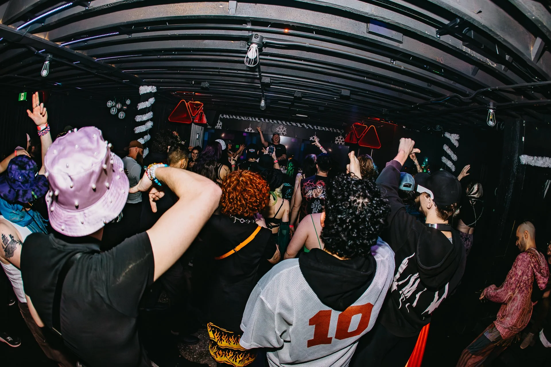 HOT HEAT BEATS-SHATTER THE HALLS 25-ARA.MEDIUM_-28.jpg